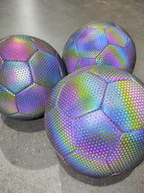 Bola de futebol holográfica com reflexos de cor