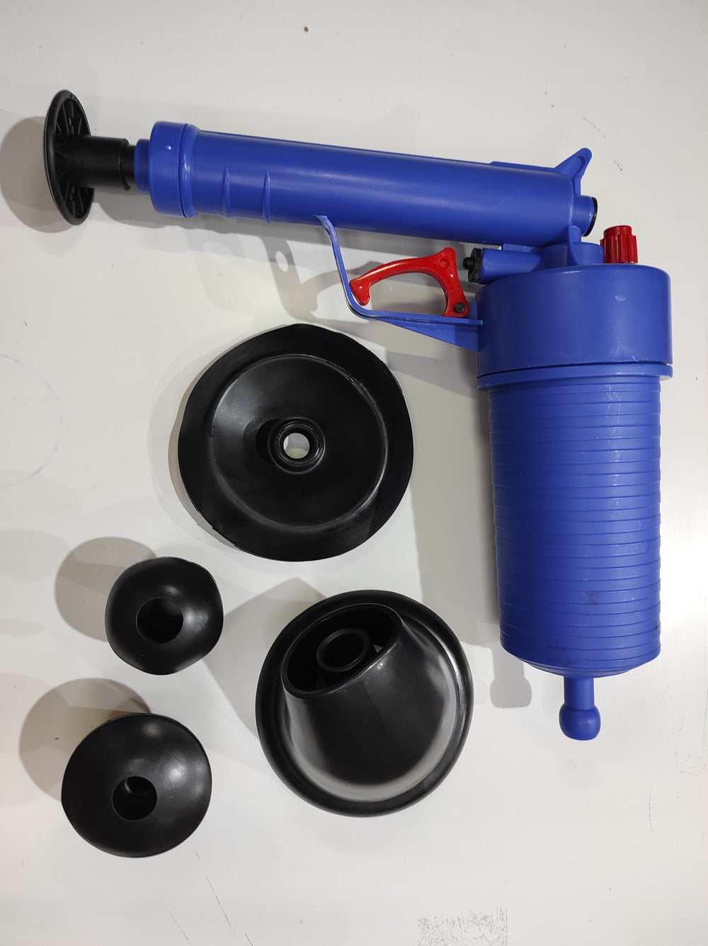 Desentupidor de pressão azul com quatro adaptadores